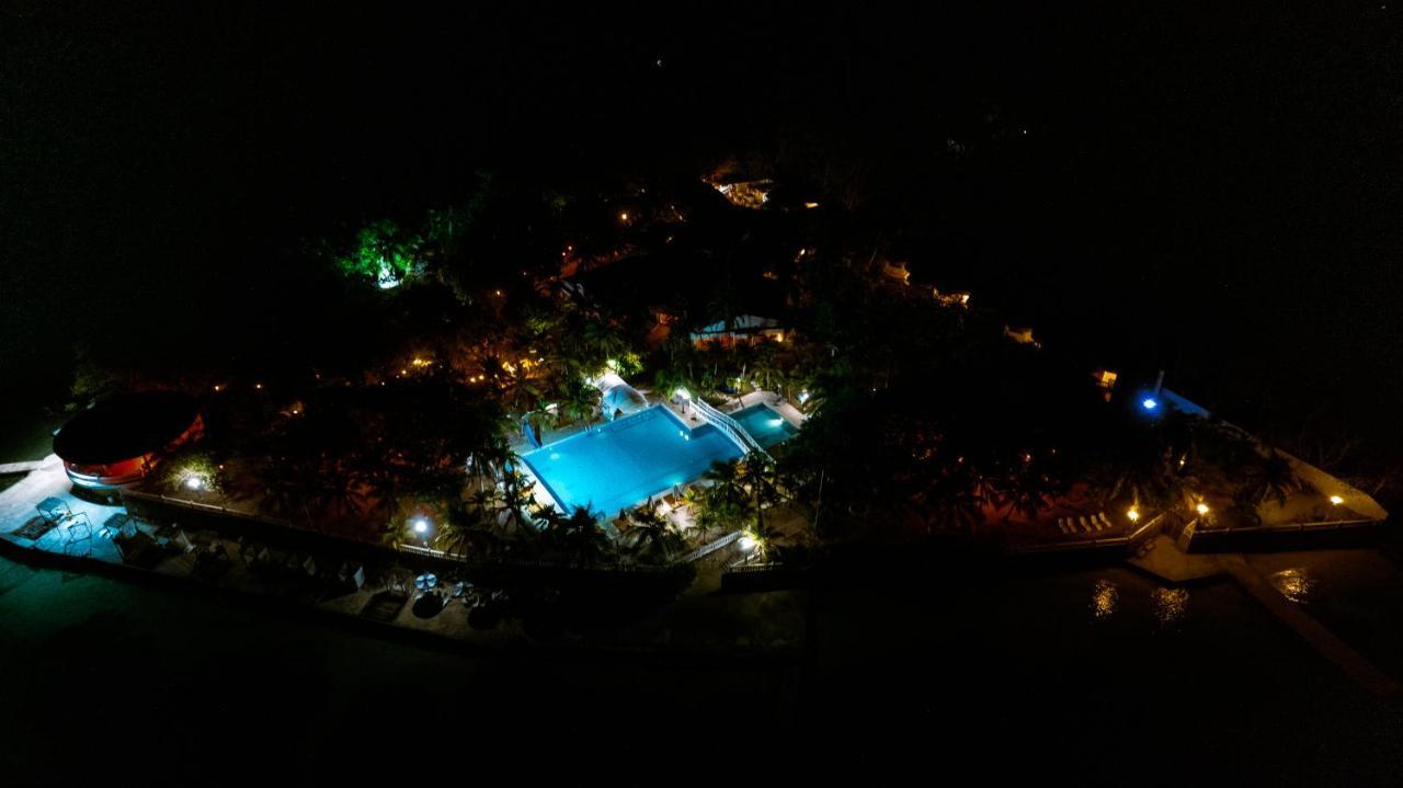 Hotel Cocoliso Island Resort Исла Гранде Екстериор снимка